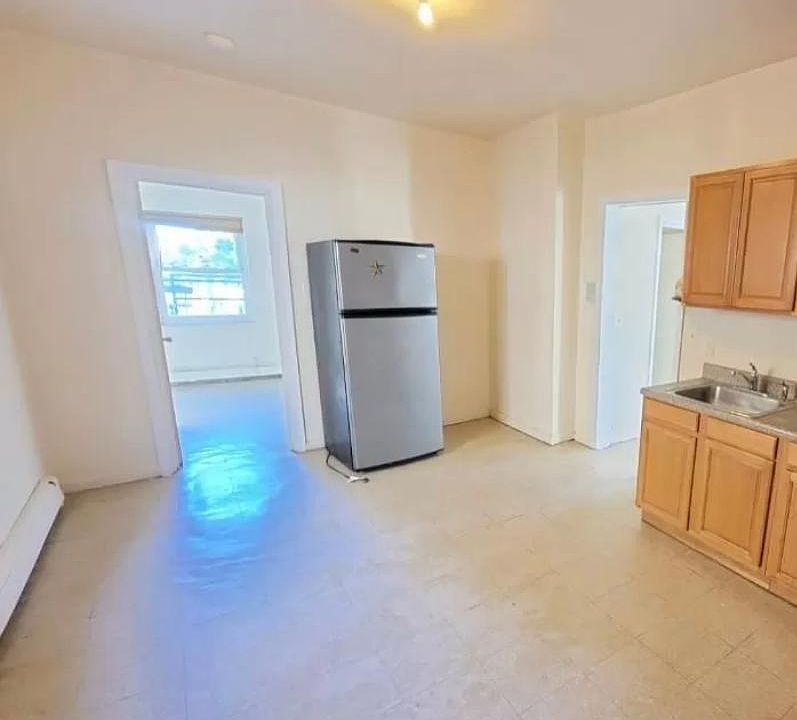 1st image of 687 Summer Ave #B2