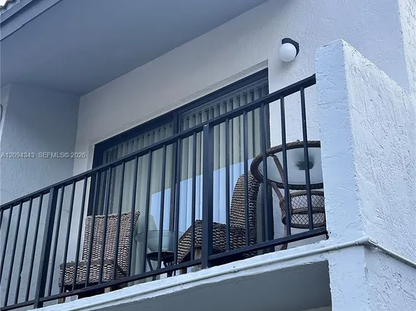7030 NW 179th St APT 205, Hialeah, FL 33015