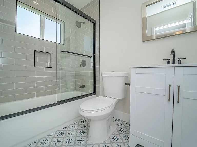 7418 S Hobart Blvd — Photo 8