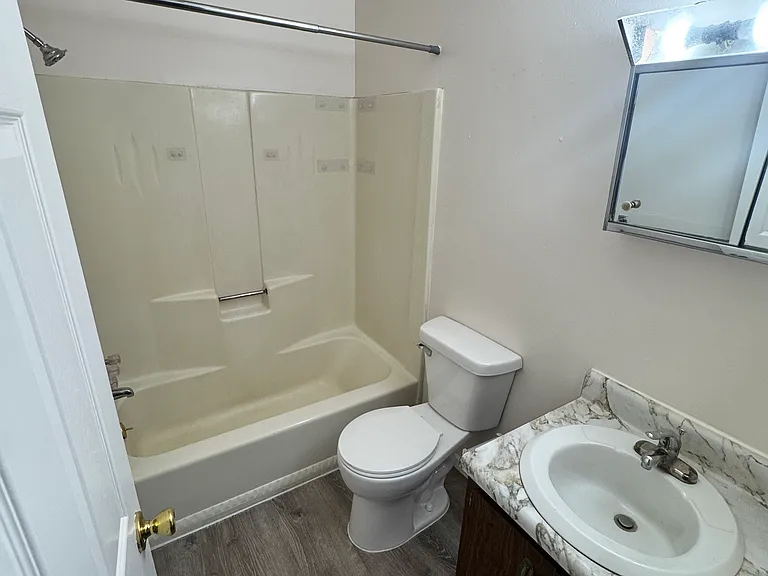 4525 Main St #C3 — Photo 8