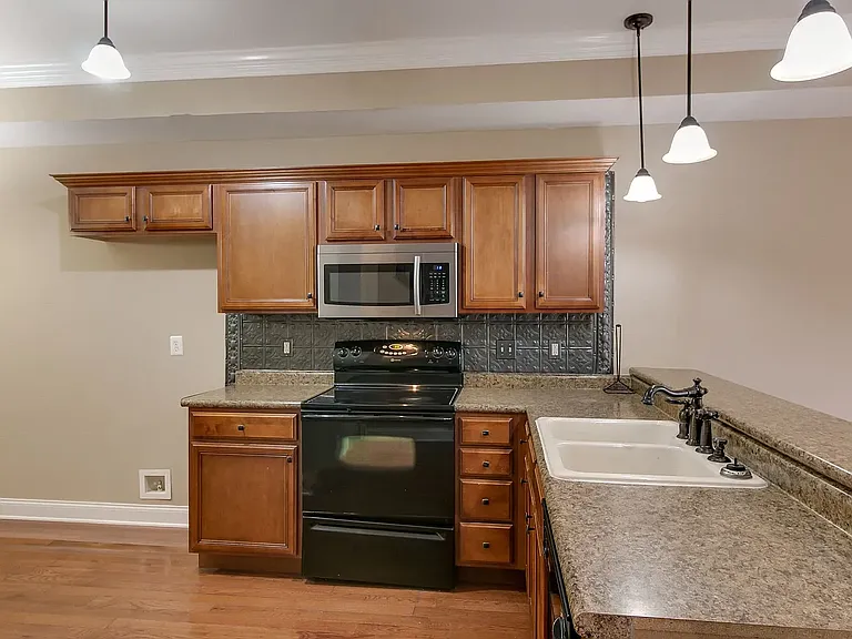 605 Anderson Dr — Photo 14