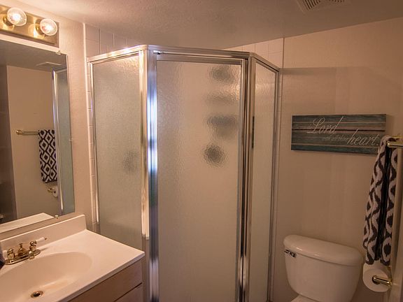 3rd image of 5455 Lake Dr