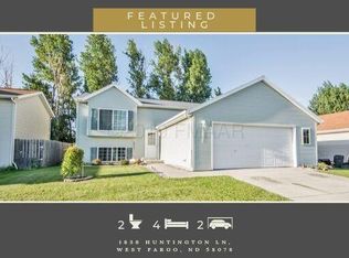 1836 Huntington Ln, West Fargo, ND 58078