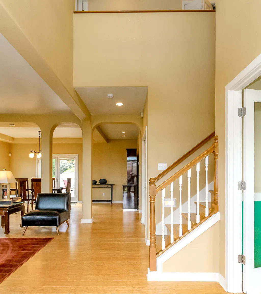 4 bed, 2.5 bath, 2936 sqft, $4,800 — Photo 2