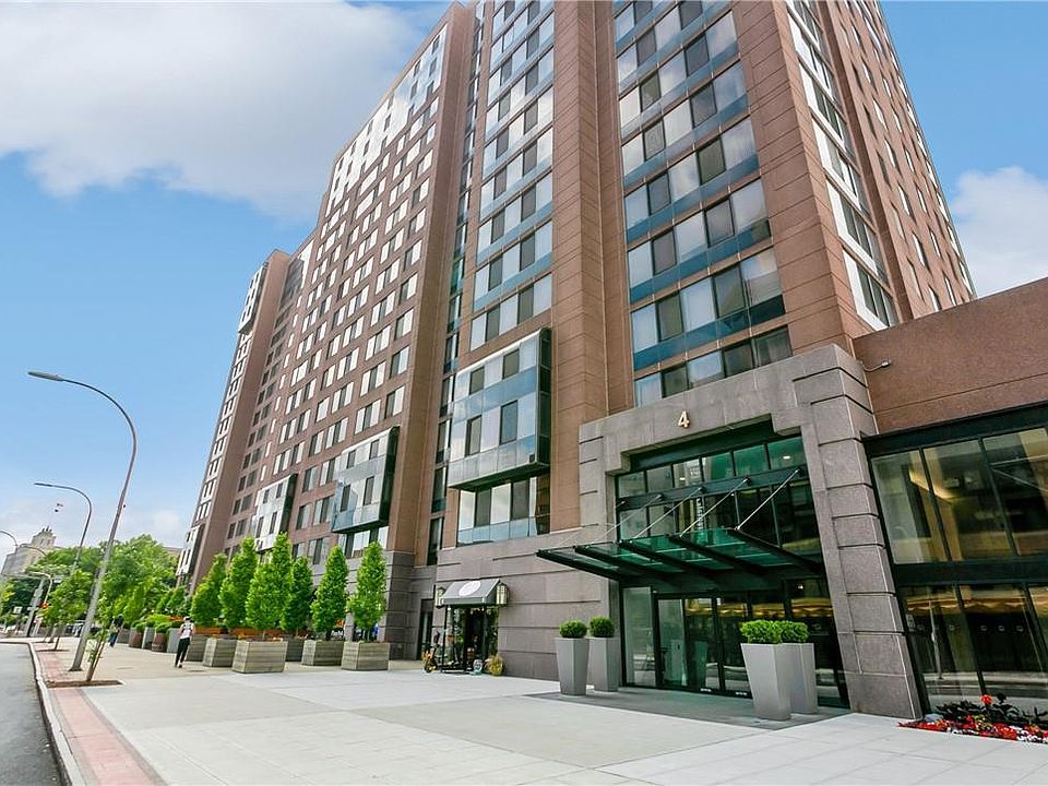 1st image of 4 Martine Avenue #312