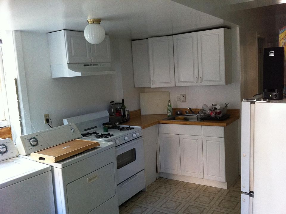 2nd image of 3711 N Kenmore Ave