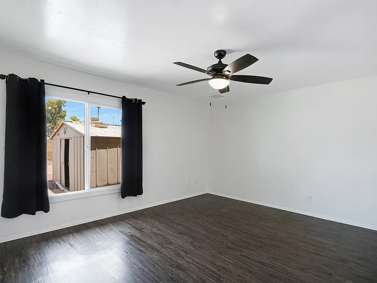 2056 W Des Moines Cir — Photo 22