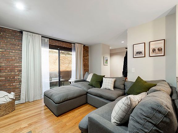 4th image of 542 W Arlington Pl APT D