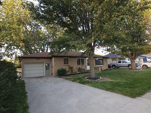 2nd image of 811 3rd St SE