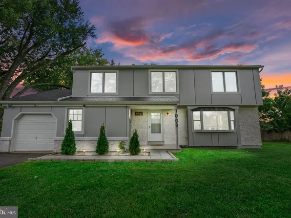 1009 Log College Dr, Warminster, PA 18974