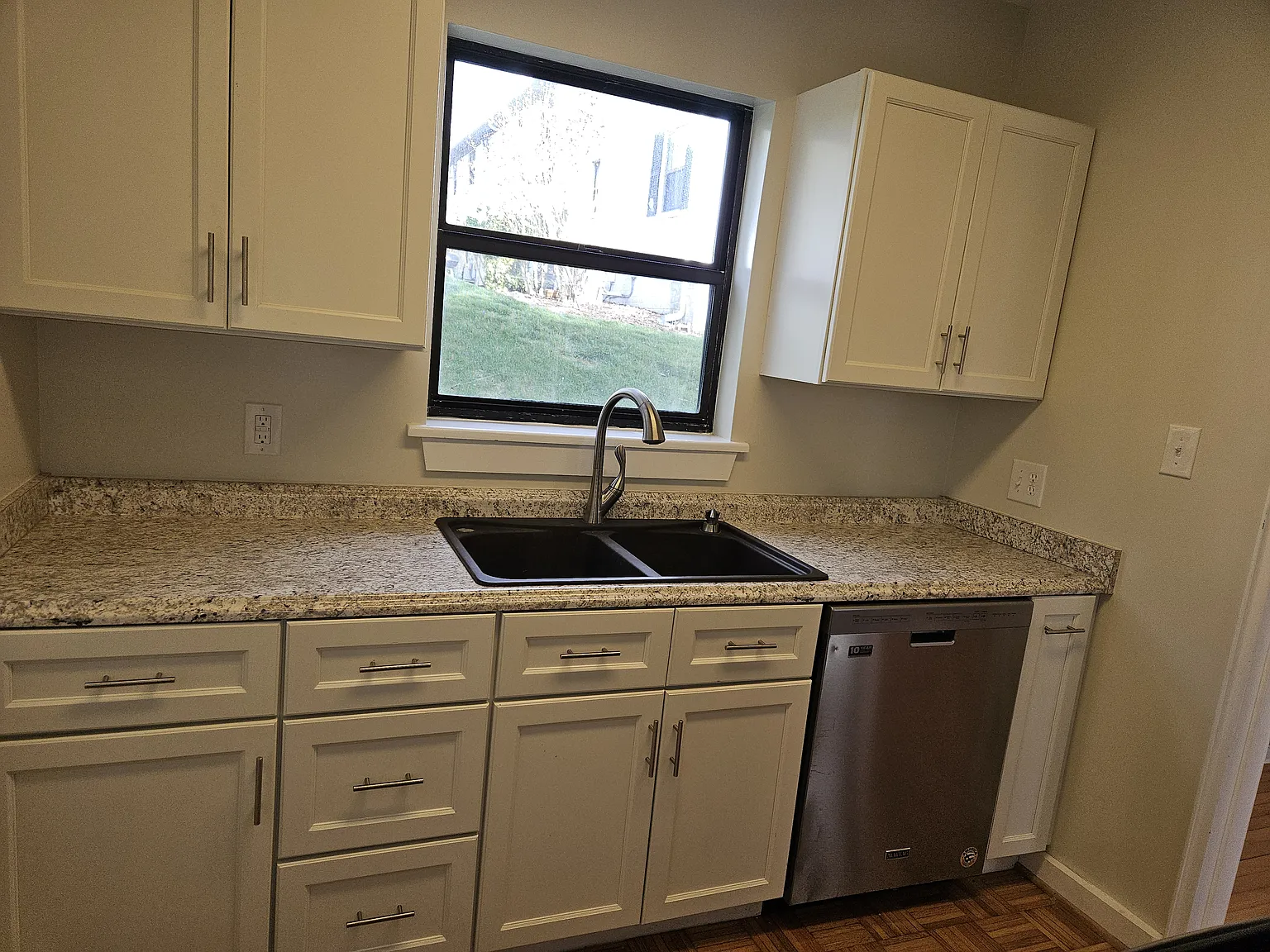 615 Biltmore Ave — Photo 3