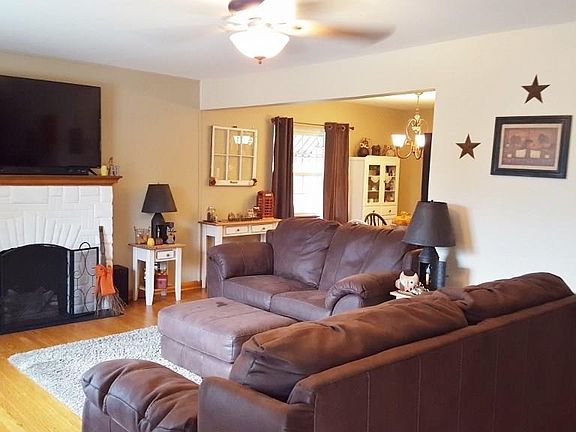 3rd image of 105 Forest Park Ln