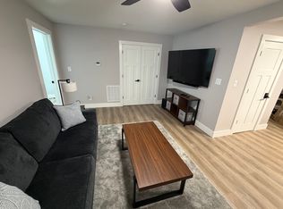 184 S Main St #B, Glen Carbon, IL 62034