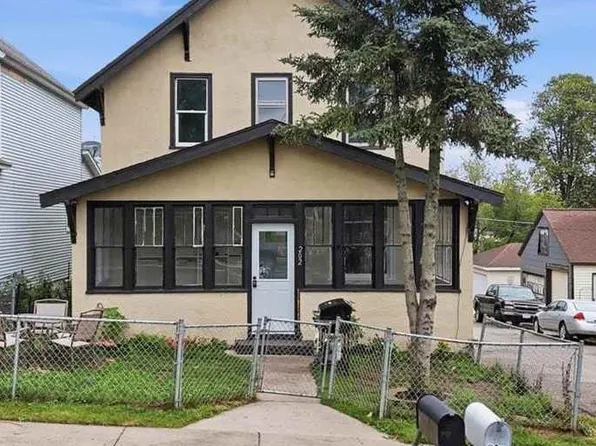 202 Michigan Ave W, Gilbert, MN 55741