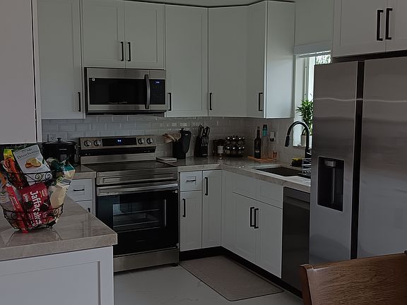 4th image of 715 Monterey Ave