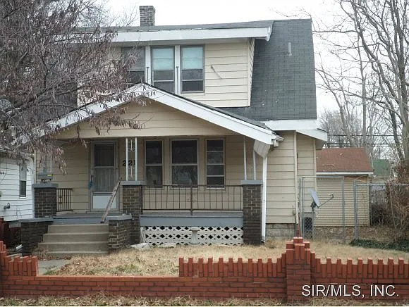 221 S Central Ave photo 1