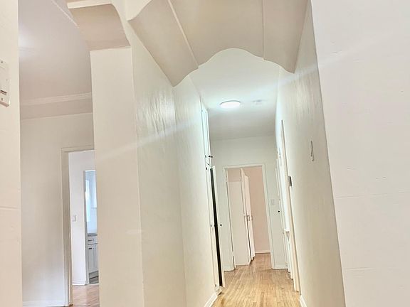 5th image of 211 S Hamilton Dr #211