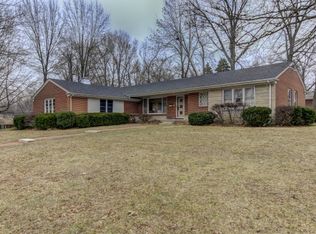 25 Valley Dr, Decatur, IL 62526