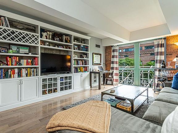 5th image of 42 8th St APT 4403