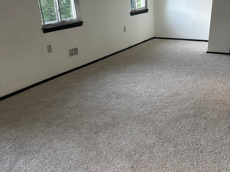 190 Elliott Rd — Photo 3