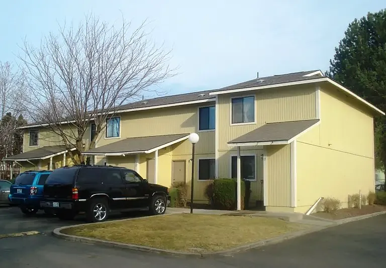 420 S Hill Rd — Photo 2