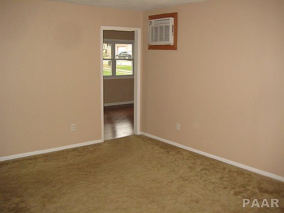 4th image of 106 N Behrens Ave