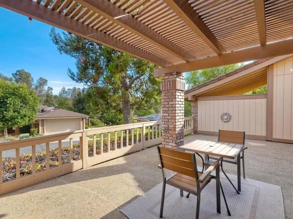 8559 Circle R Valley Ln, Escondido, CA 92026