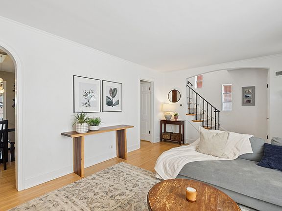 4th image of 6418 N Le Mai Ave