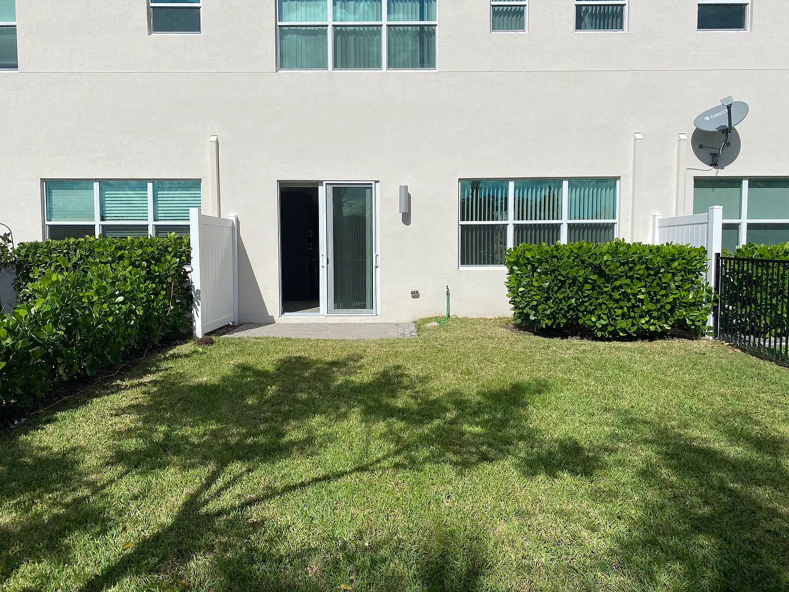 3 bed, 2.5 bath, 1600 sqft, $3,725 — Photo 2