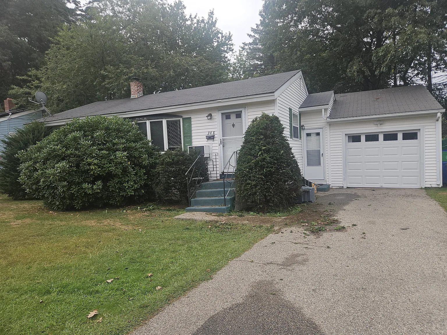 348 Leslie Dr — Photo 2
