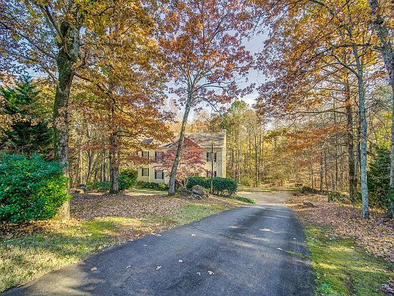 2nd image of 106 Broadlands Dr