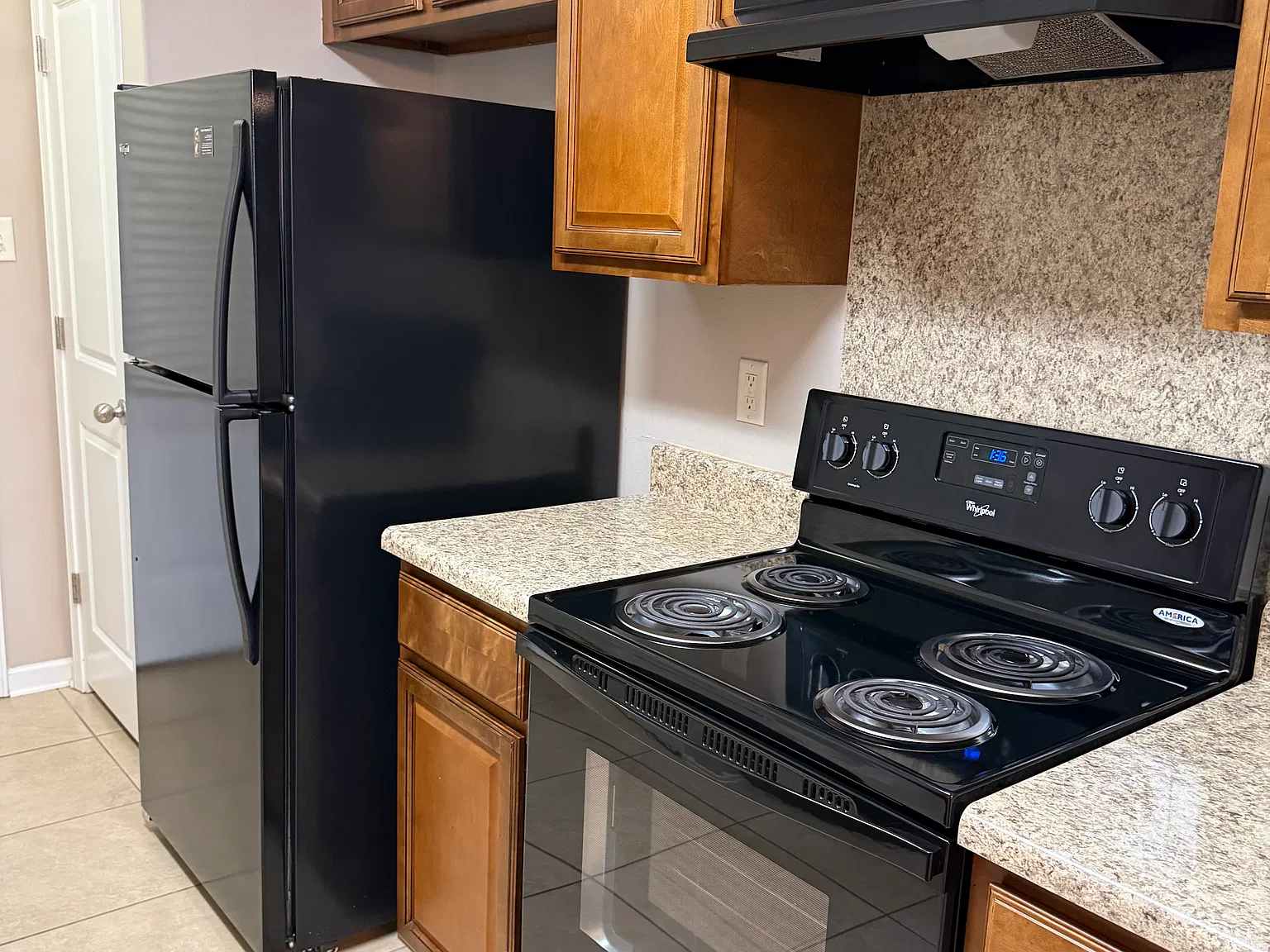 2 bed, 1056 sqft, $925 — Photo 4