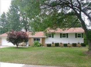2950 Holly Ln, Westlake, OH 44145