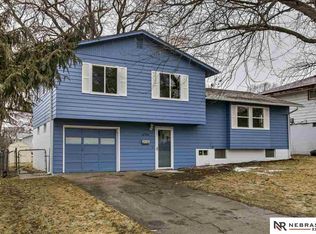 6703 Parkview Ln, Omaha, NE 68104