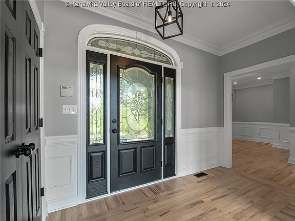 4th image of 64 Stoneridge Dr