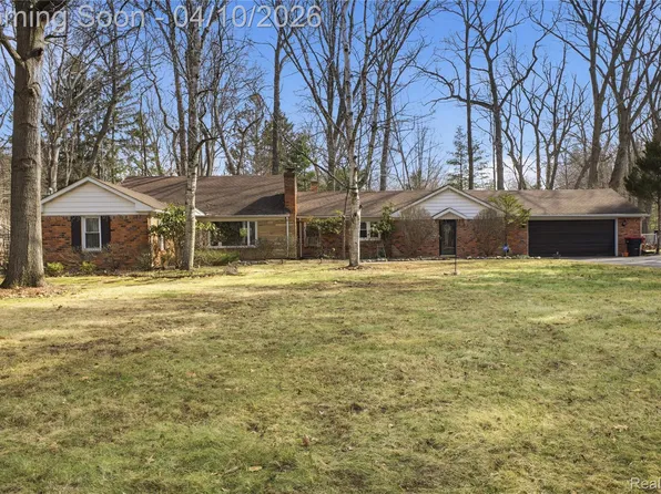 23640 Oak Glen Dr, Southfield, MI 48033