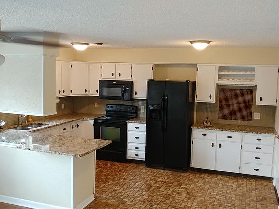 3rd image of 1219 Dumont Dr