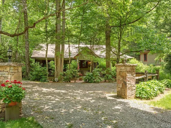 403 Narrows Road, Sapphire, NC 28774