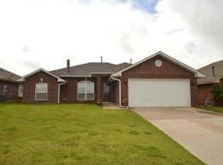 4204 Manhattan Dr, Moore, OK 73160