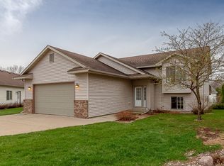 206 Hunters Ct, Eagle Lake, MN 56024