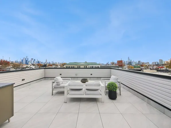 134 Hancock Avenue image 15 of 18