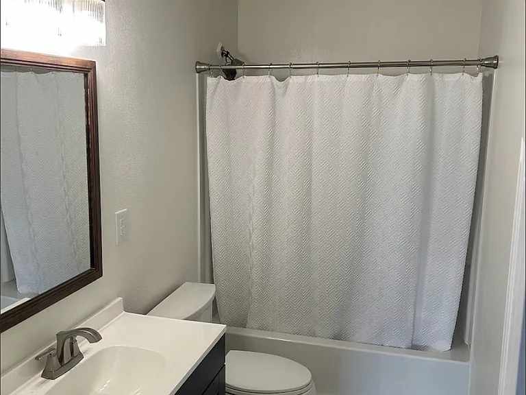 1491 Russell Ave SE — Photo 4