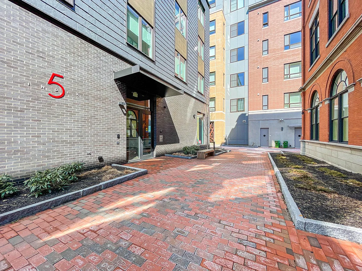 Building Photo - 5 India St #306