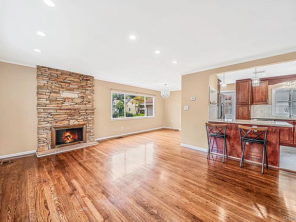 4th image of 5 Willets Drive