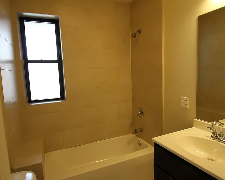 5032 N Western Ave #2 — Photo 4