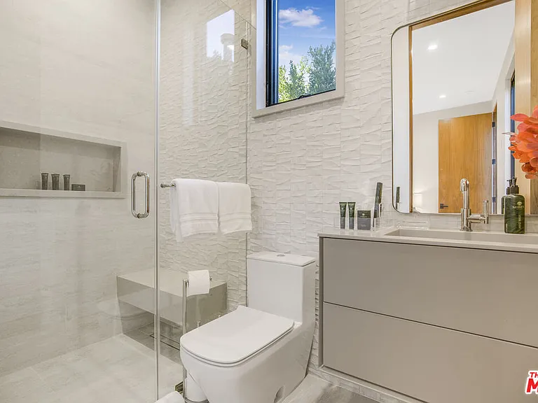 4246 Levitt Ln — Photo 44