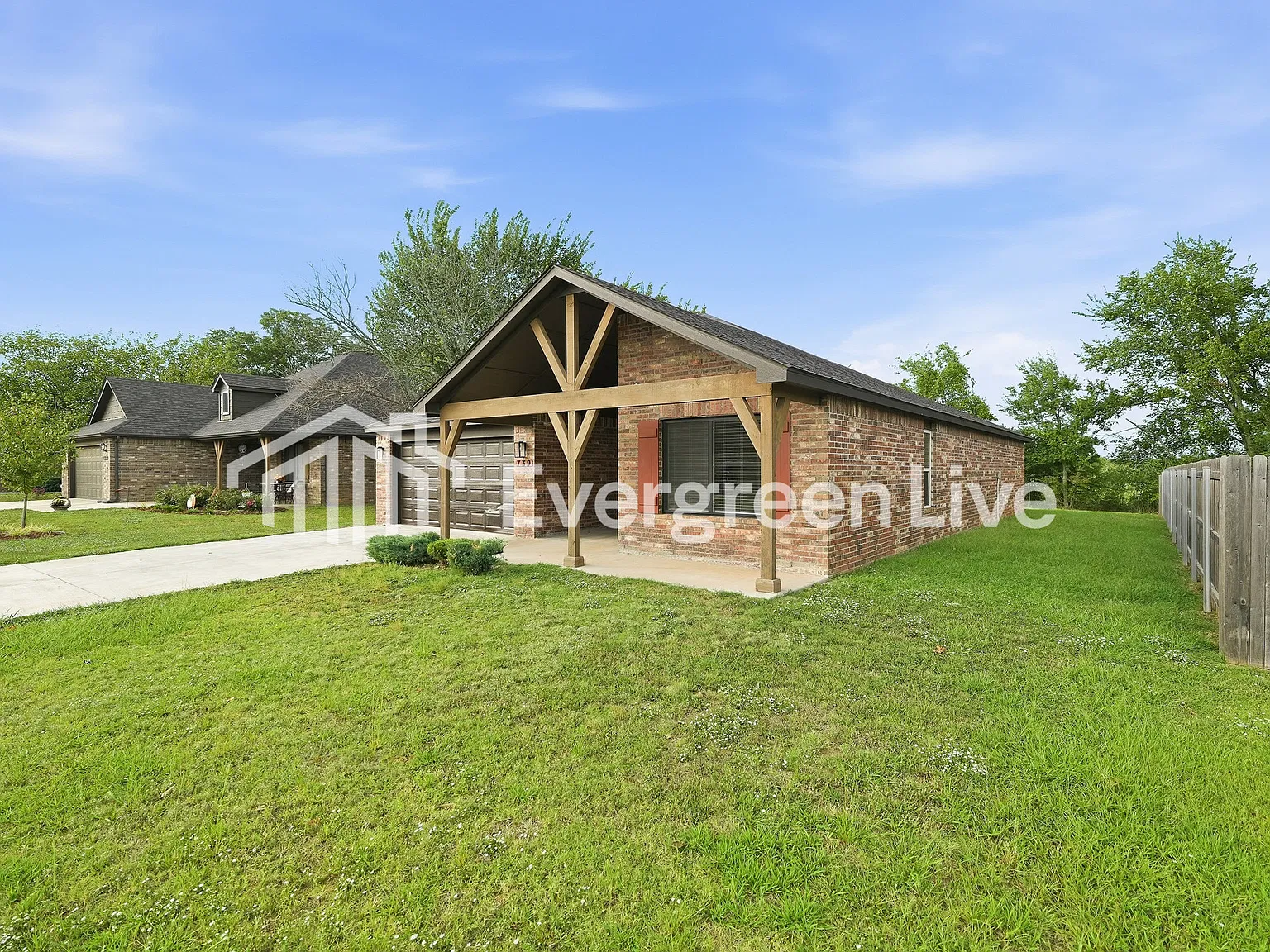 3 bed, 2.0 bath, 1709 sqft, $1,745 — Photo 2