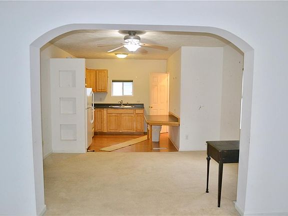 3rd image of 831 N Tecumseh St