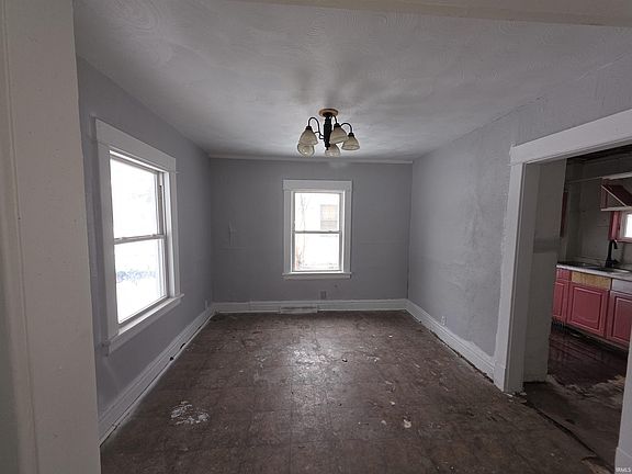 4th image of 1129 Huey St