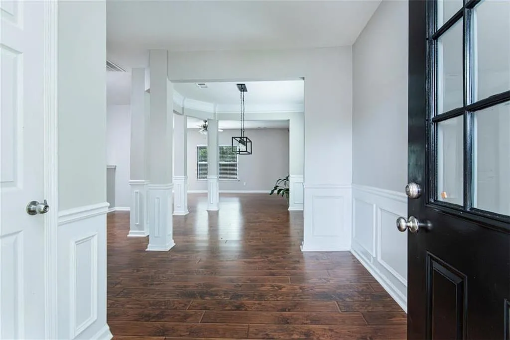 3 bed, 2.5 bath, 2235 sqft, $2,500 — Photo 3